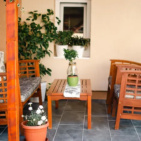 Mina 2 דירה ורדניק