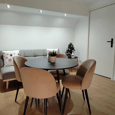 Mina 2 דירה ורדניק